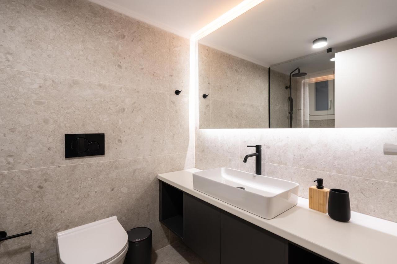 Unique 2 Bedrooms Apartment, Steps To Plaka And City Center أثينا المظهر الخارجي الصورة