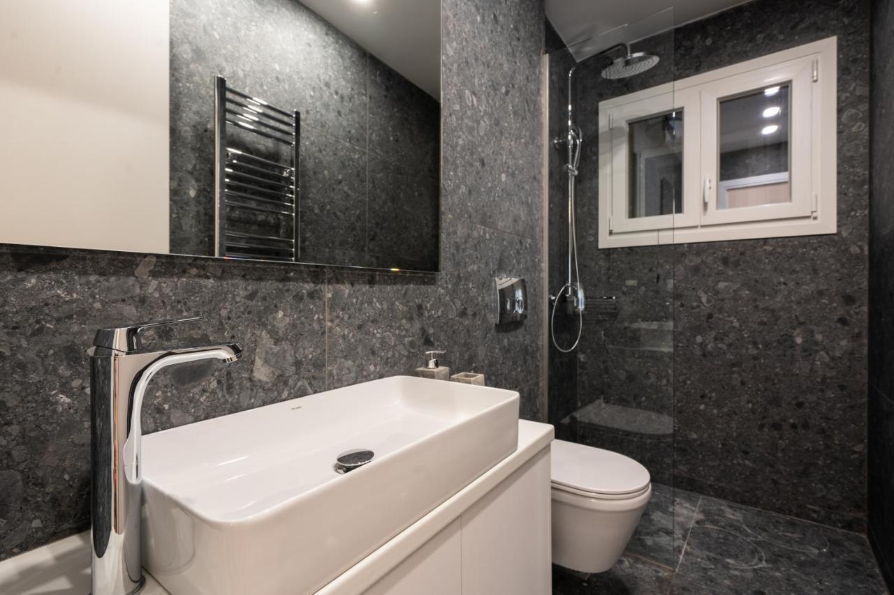 Unique 2 Bedrooms Apartment, Steps To Plaka And City Center أثينا المظهر الخارجي الصورة