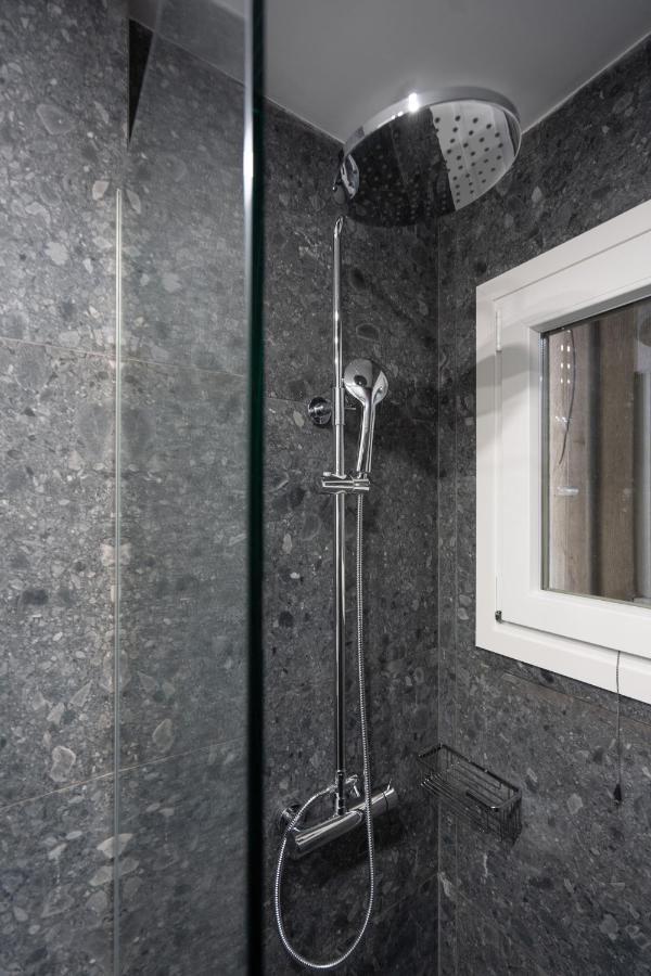 Unique 2 Bedrooms Apartment, Steps To Plaka And City Center أثينا المظهر الخارجي الصورة
