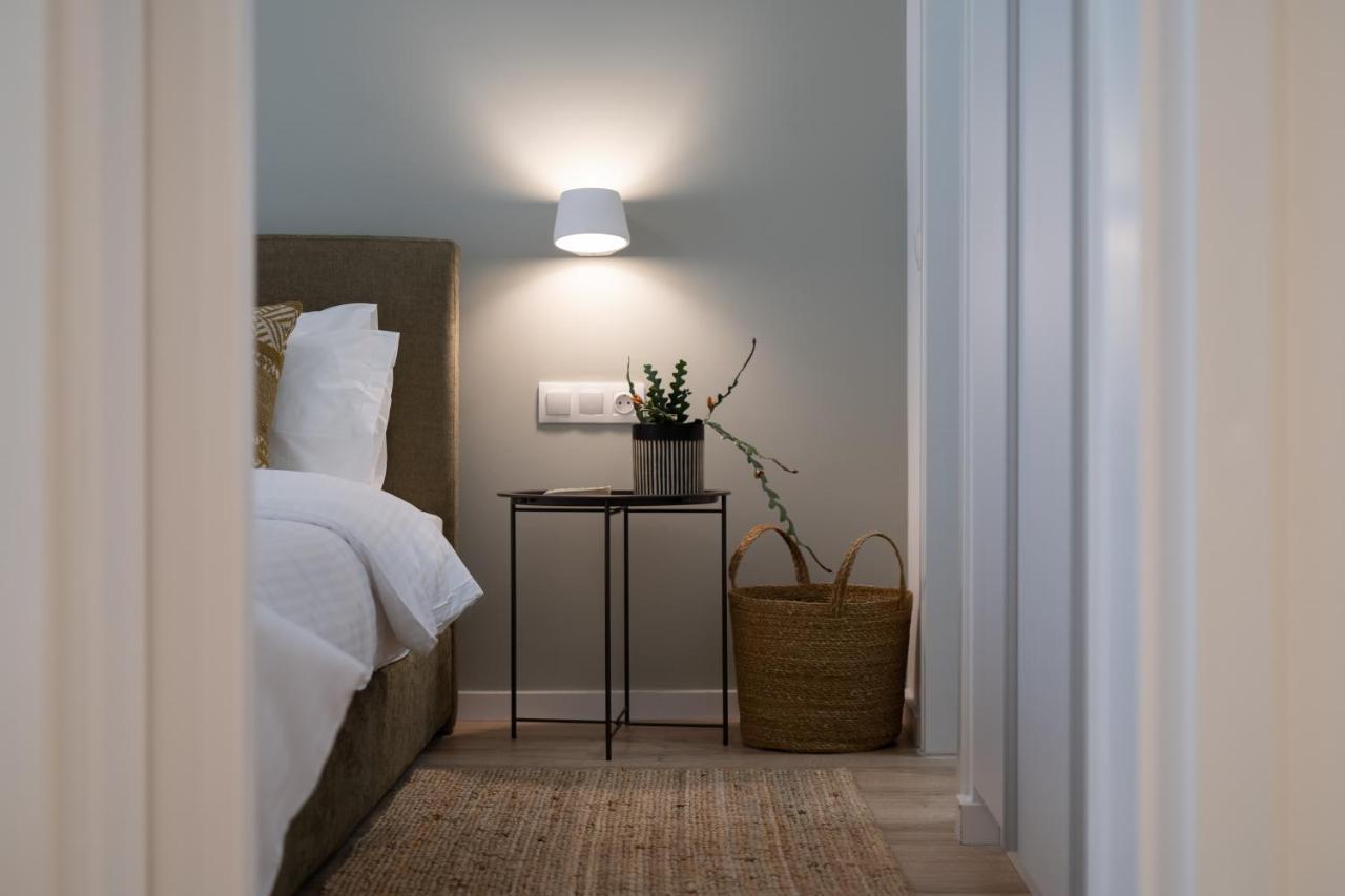 Unique 2 Bedrooms Apartment, Steps To Plaka And City Center أثينا المظهر الخارجي الصورة